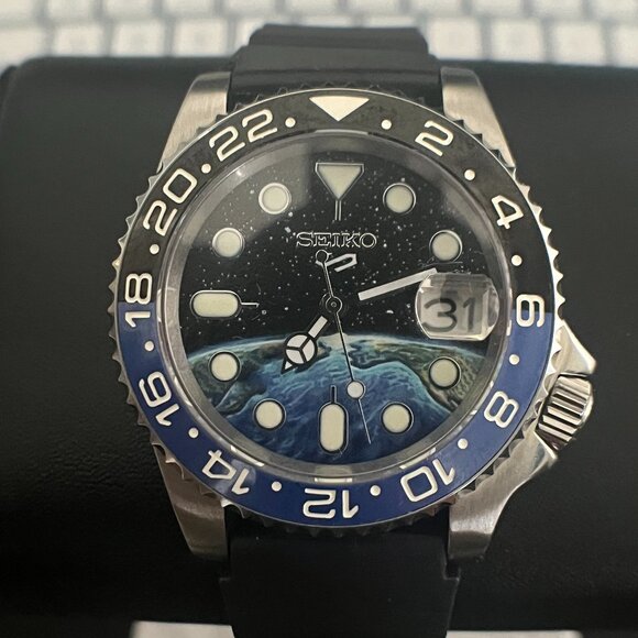 Seiko Mod The World Automatic Watch - Picture 1 of 5